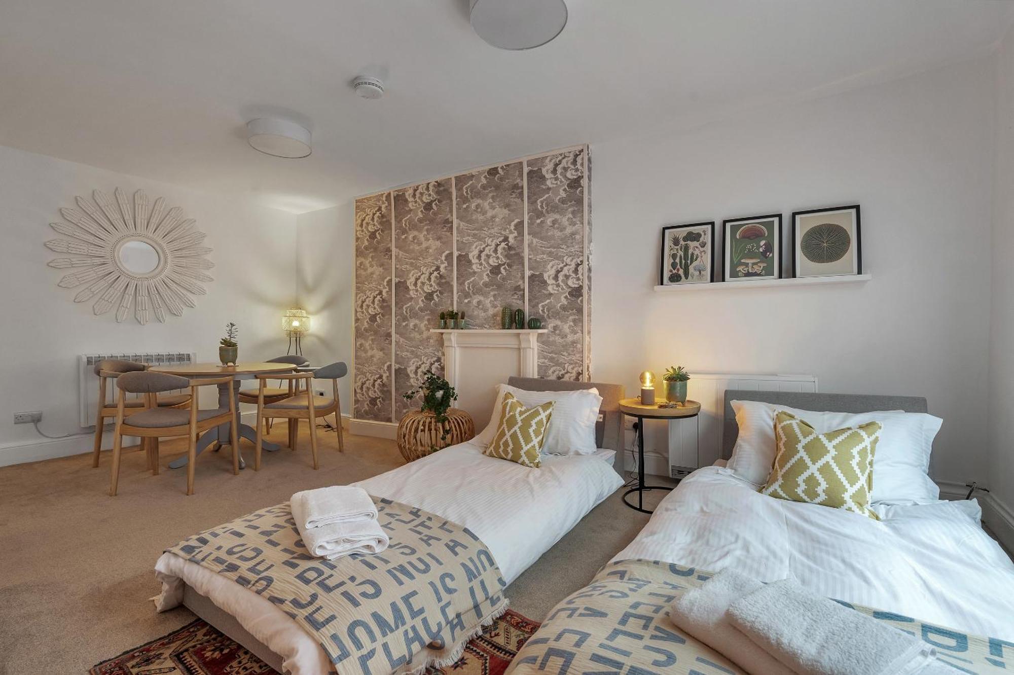The Limes - Beautiful Townhouse In Apartment